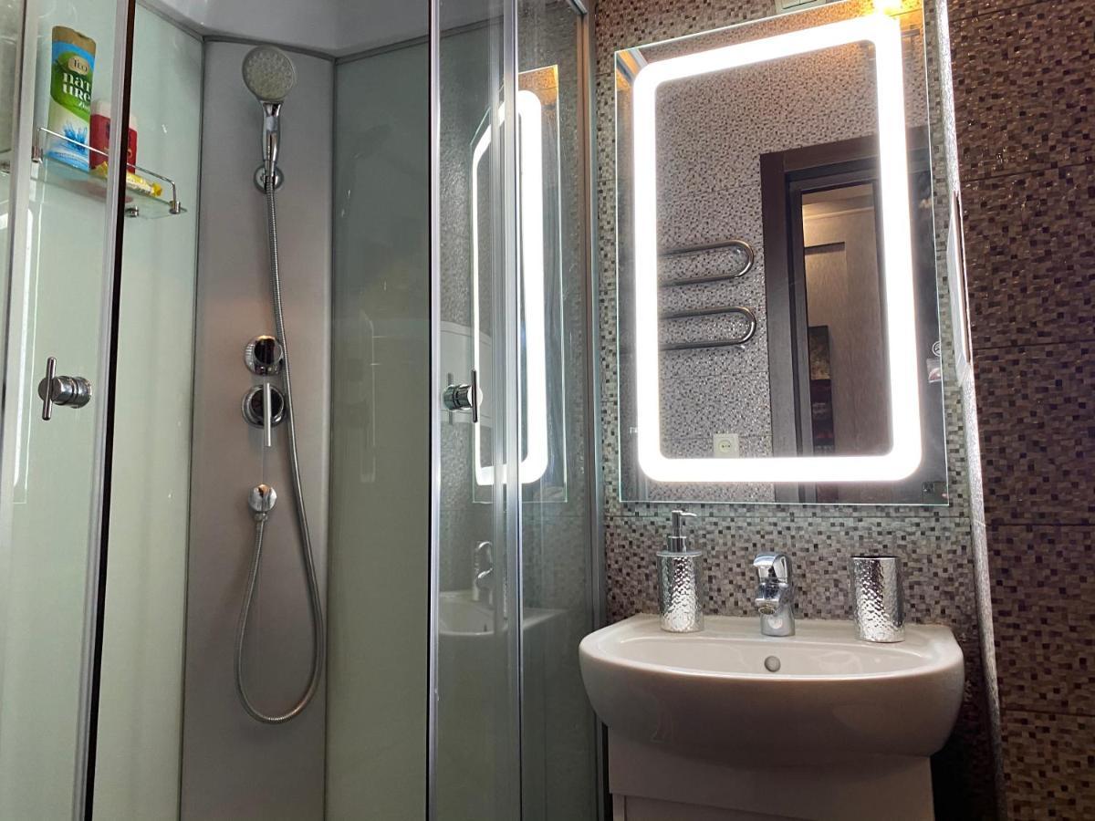 Modern Luxury Studio In The Center Of Kharkiv At Konstitutsii Square Kültér fotó